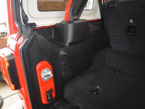 Used 2025 Jeep Wrangler Unlimited Sahara w/ Safety Group image 21