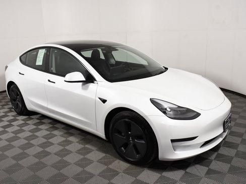 Used 2023 Tesla Model 3 Standard Range image 8