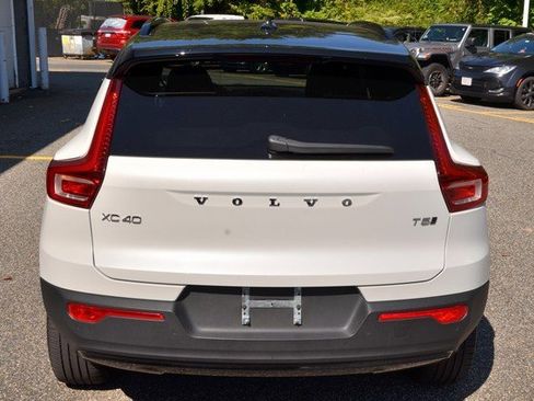Used 2022 Volvo XC40 T5 R-Design w/ Climate Package image 7