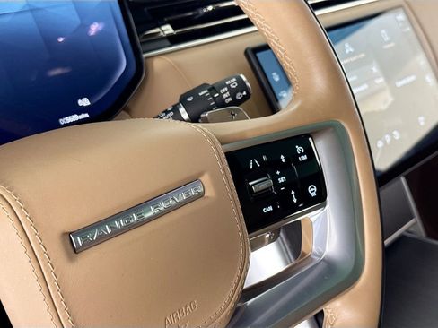 Used 2025 Land Rover Range Rover Long Wheelbase SE image 19