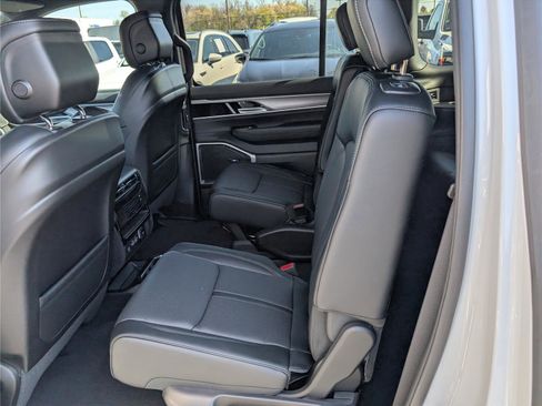 New 2026 Jeep Grand Wagoneer Limited AWD/4WD image 12