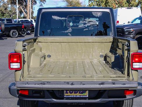 New 2025 Jeep Gladiator Sport image 23