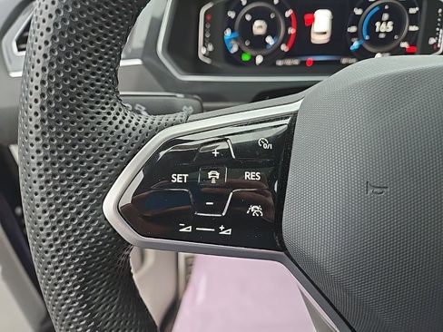 Used 2022 Volkswagen Tiguan SEL R-Line image 22