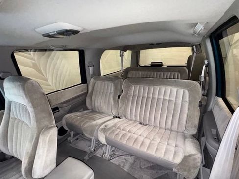 Used 1993 Chevrolet Suburban 4WD image 12