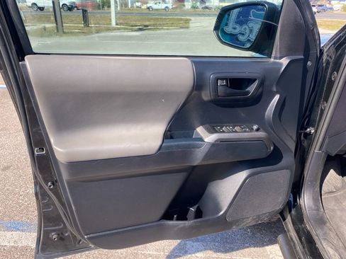 Used 2018 Toyota Tacoma SR5 image 11