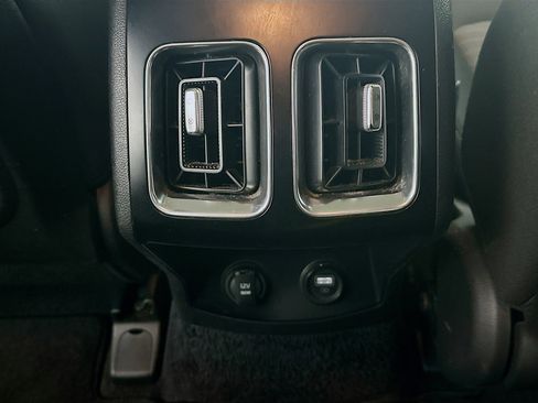 Used 2023 Kia Sorento LX image 27