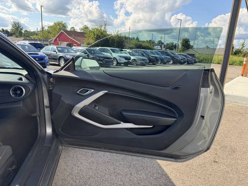 Used 2020 Chevrolet Camaro LT RWD image 11