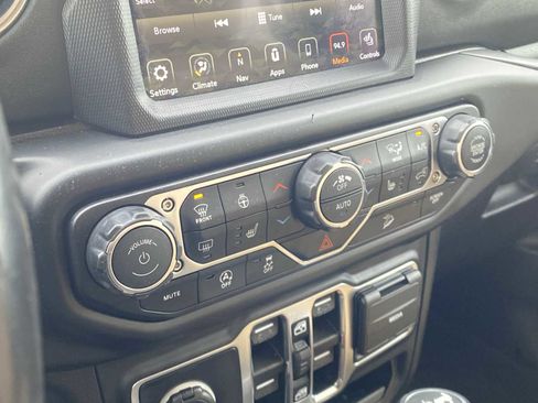 Certified 2019 Jeep Wrangler Unlimited Sahara AWD/4WD image 24