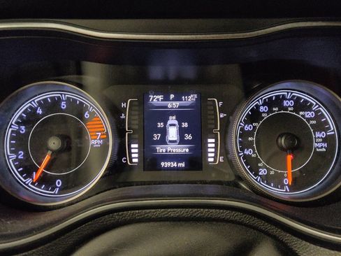Used 2020 Jeep Cherokee Latitude Plus FWD image 23
