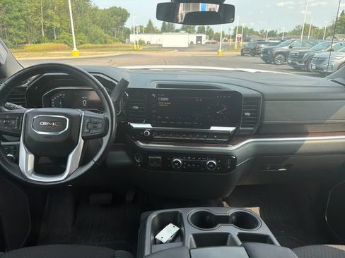 Used 2022 GMC Sierra 1500 SLE AWD/4WD image 15