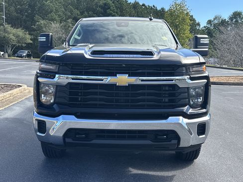 Used 2024 Chevrolet Silverado 2500 LT image 2