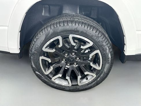 New 2025 RAM 1500 Limited image 18