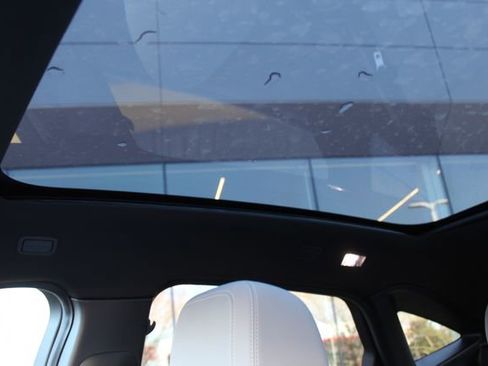 Used 2024 Jaguar E-PACE R-Dynamic SE image 21