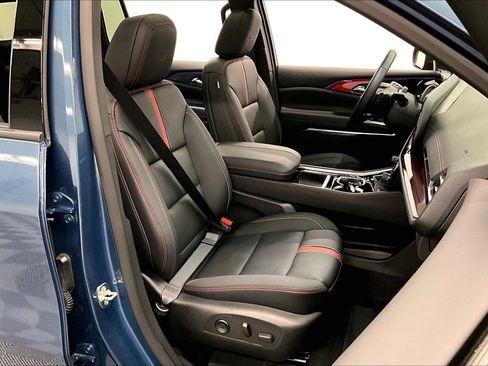 Used 2025 Chevrolet Traverse RS AWD/4WD image 8