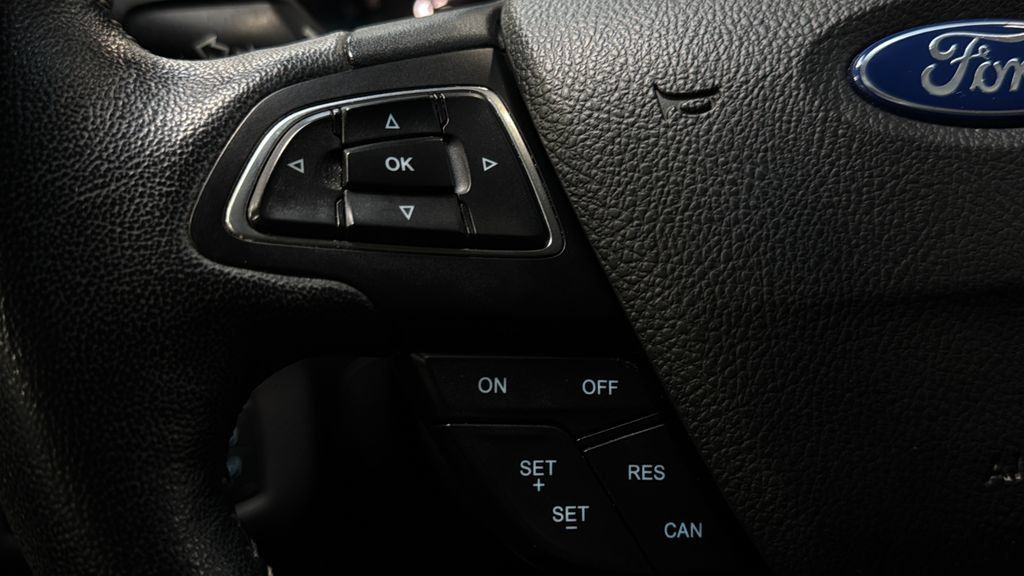 Used 2019 Ford Escape SE w/ SE Sport Appearance Package AWD/4WD image 25