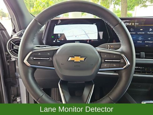 Used 2026 Chevrolet Equinox LT FWD image 10