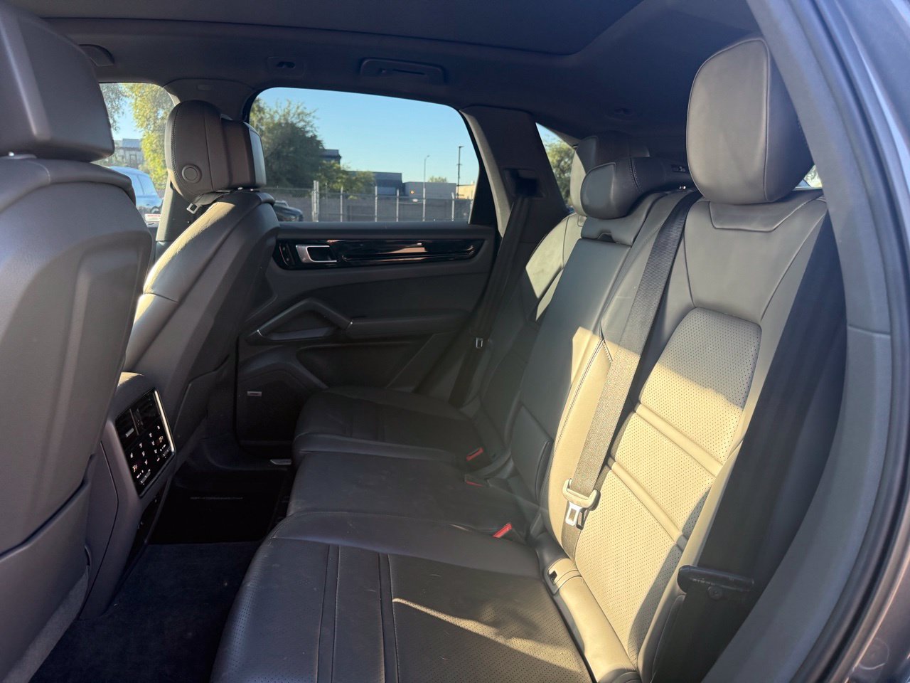 Used 2019 Porsche Cayenne AWD/4WD image 8