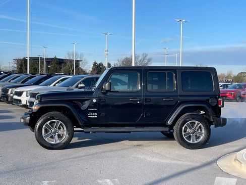 Used 2021 Jeep Wrangler Unlimited Sahara AWD/4WD image 4