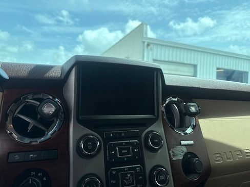 Used 2014 Ford F250 King Ranch w/ FX4 Off-Road Package AWD/4WD image 10