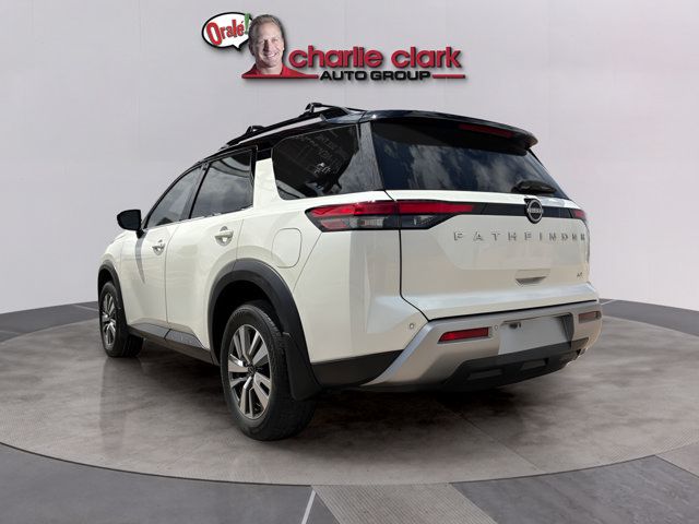 Certified 2023 Nissan Pathfinder SL FWD image 3