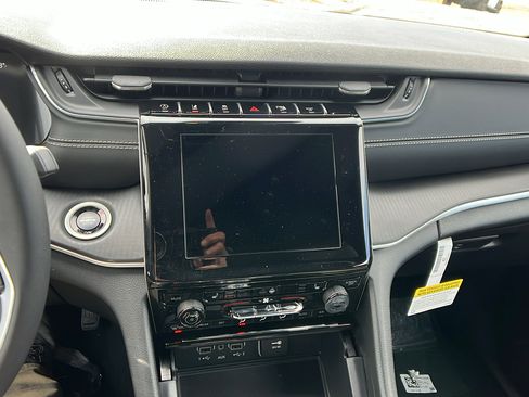 New 2025 Jeep Grand Cherokee 4WD image 24