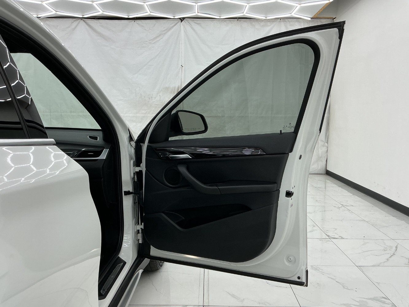 Used 2018 BMW X1 xDrive28i AWD/4WD image 19