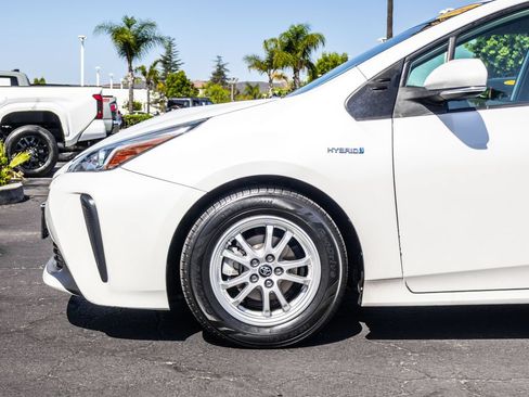 Used 2019 Toyota Prius L Eco w/ Carpet Mat Package FWD image 5