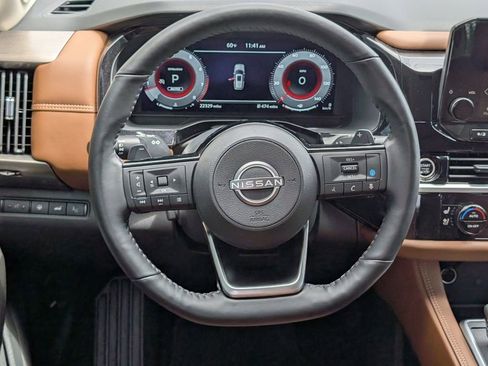 Used 2024 Nissan Pathfinder Platinum AWD/4WD image 25