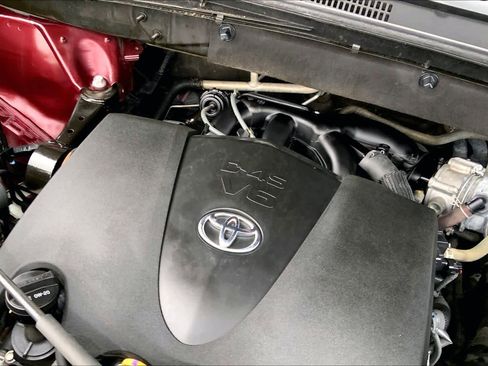 Used 2019 Toyota Highlander XLE image 30