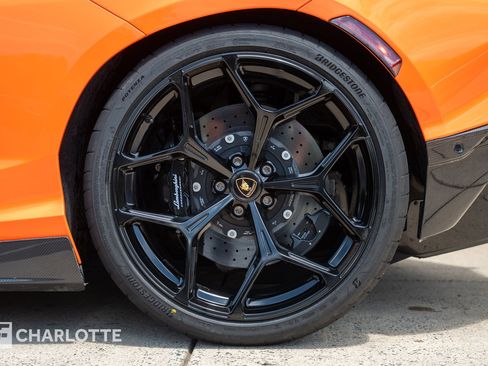 Used 2024 Lamborghini Revuelto AWD/4WD image 9