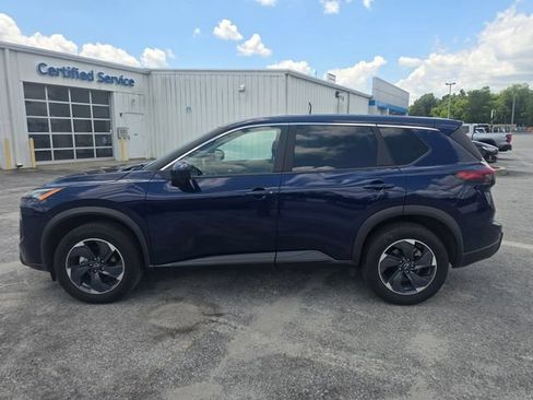 Used 2025 Nissan Rogue SV FWD image 3