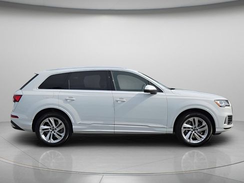 Used 2023 Audi Q7 2.0T Premium w/ Towing Package AWD/4WD image 9