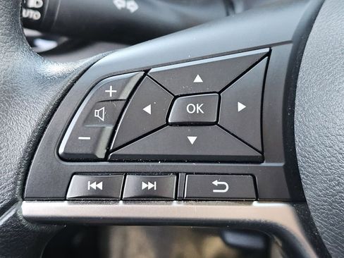 Used 2025 Nissan Sentra SV image 14