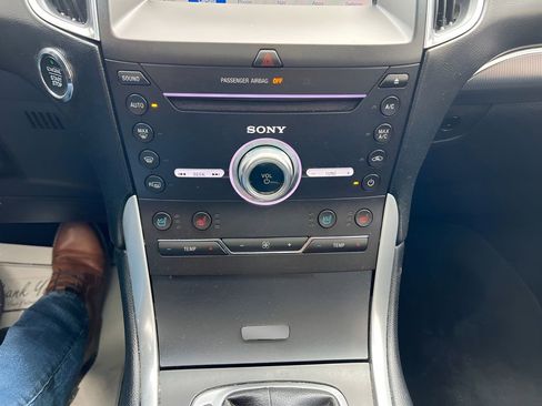 Used 2018 Ford Edge Titanium w/ Equipment Group 301A AWD/4WD image 25