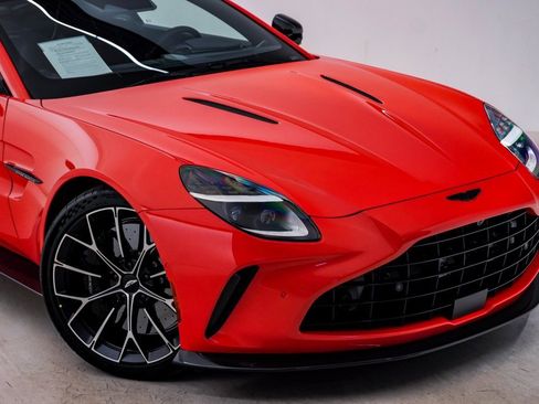 Used 2025 Aston Martin V8 Vantage Coupe image 4