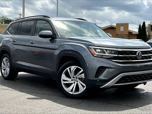 Used 2021 Volkswagen Atlas SE image 2