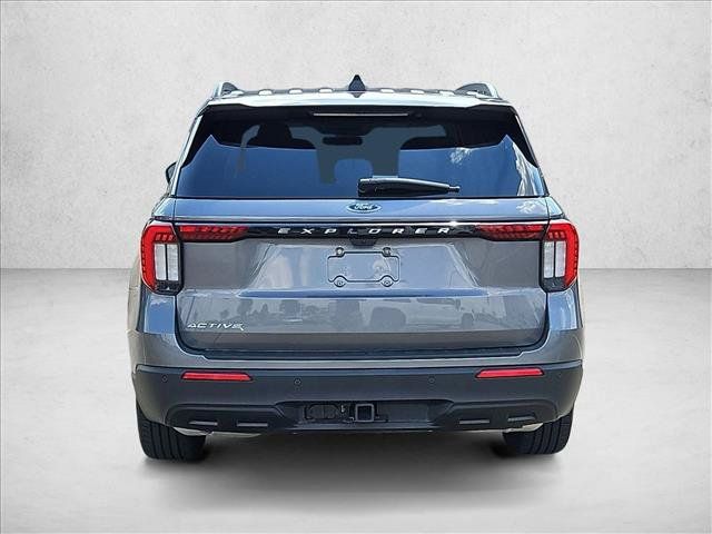 Used 2025 Ford Explorer Active RWD image 7