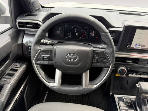 Used 2025 Toyota Tacoma SR5 AWD/4WD image 12