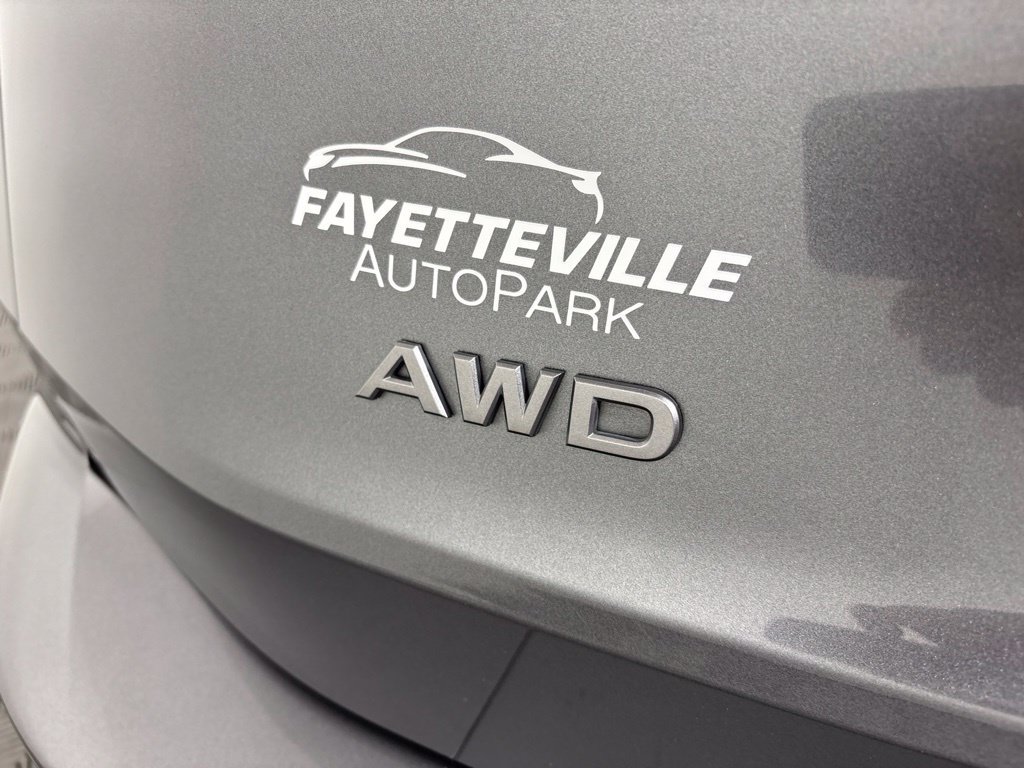 Used 2024 Nissan Rogue S AWD/4WD image 5