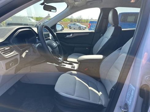 New 2025 Ford Escape SE image 13