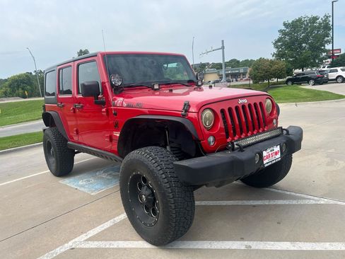 Used 2014 Jeep Wrangler Unlimited Sahara w/ Connectivity Group AWD/4WD image 4