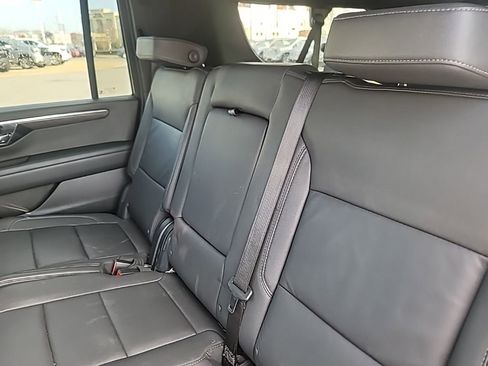 Certified 2025 Chevrolet Suburban Z71 image 12