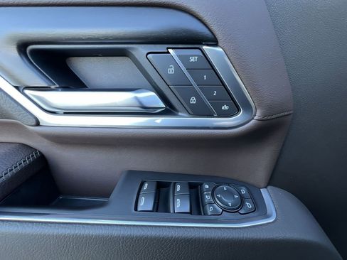 Used 2025 GMC Sierra 3500 Denali w/ Technology Package image 23