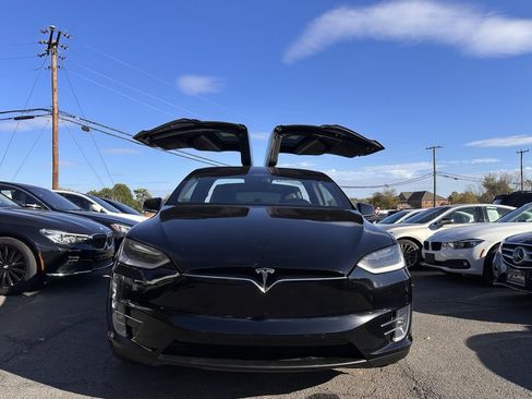 Used 2018 Tesla Model X 75D image 9