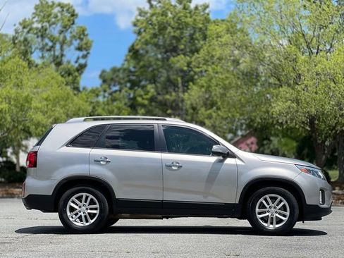 Used 2015 Kia Sorento LX FWD image 4