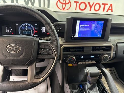 Used 2025 Toyota Tacoma SR5 AWD/4WD image 29
