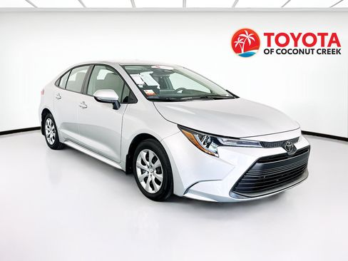 Certified 2025 Toyota Corolla LE FWD image 1