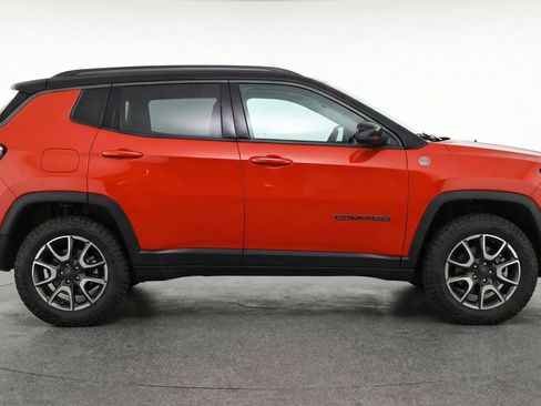 Used 2025 Jeep Compass Trailhawk AWD/4WD image 11