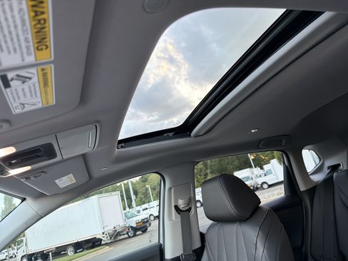Used 2025 Acura ADX FWD image 27