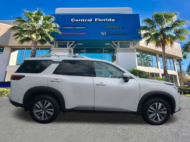 Used 2025 Nissan Pathfinder SL FWD image 4